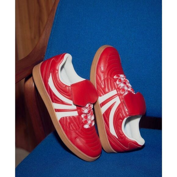 STEVE MADDEN MADRID Low top Sneakers NIB 7.5 Women’s Shoes Red Retro - Picture 1 of 7